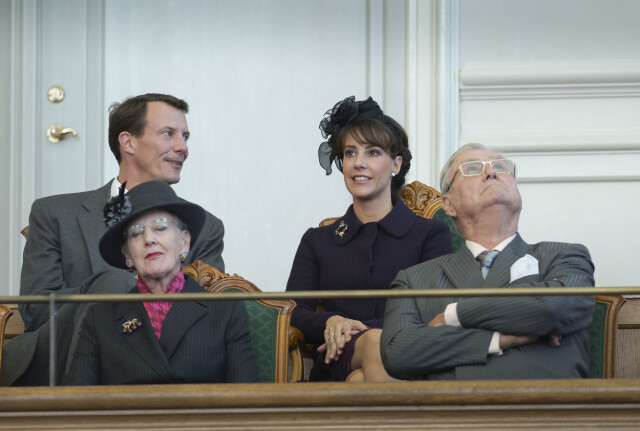 TRØTT DRONNING: Dronning Margrethe har vært på åpningen av folketinget hver eneste år siden hun ble innsatt for 40 år siden. Foto: All Over TRØTT DRONNING: Dronning Margrethe har vært på åpningen av folketinget hver eneste år siden hun ble innsatt for 40 år siden. Foto: All Over